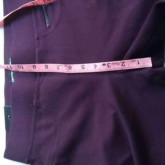 DKNY SIZE SMALL - Picture 5 of 9